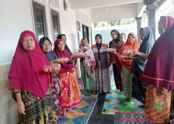 Lansia Desa Darmaji Terima Bantuan Pangan Bergizi dari Program Food Akses Tani Berdaya